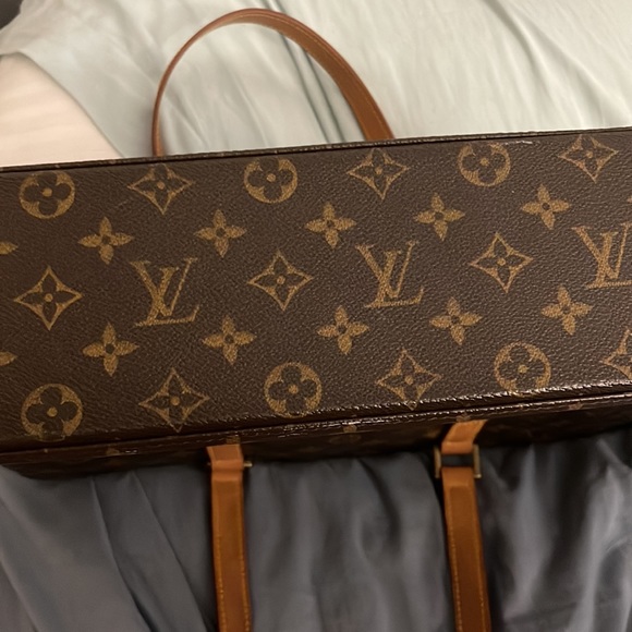 Louis Vuitton tote - Picture 7 of 7